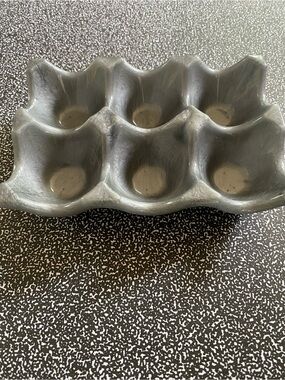 Gray Stoneware 6-Cup Egg Tray